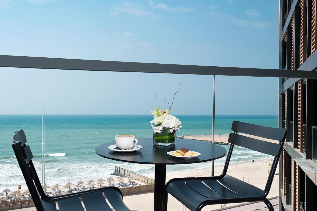 Wyndham Garden Ajman Corniche Hotel Exterior photo